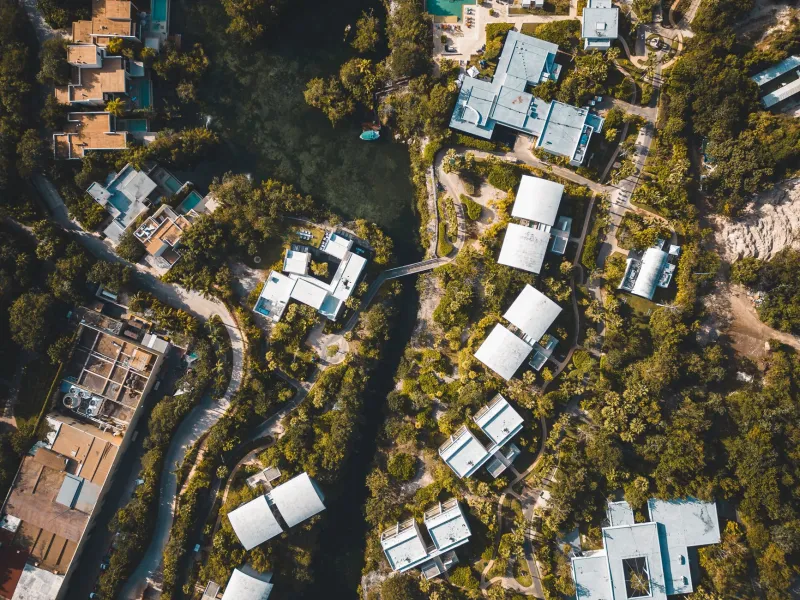 Hormigón que late: el urbanismo regenerativo que devuelve la naturaleza al corazón de nuestras ciudades